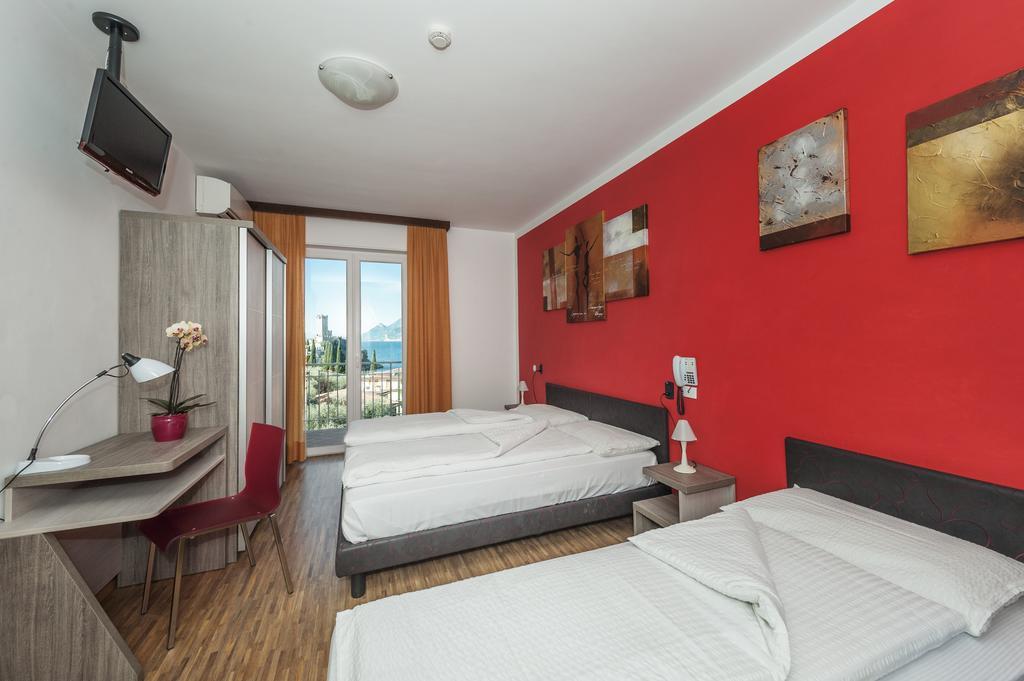Hotel Garni Ischia Malcesine Habitación foto